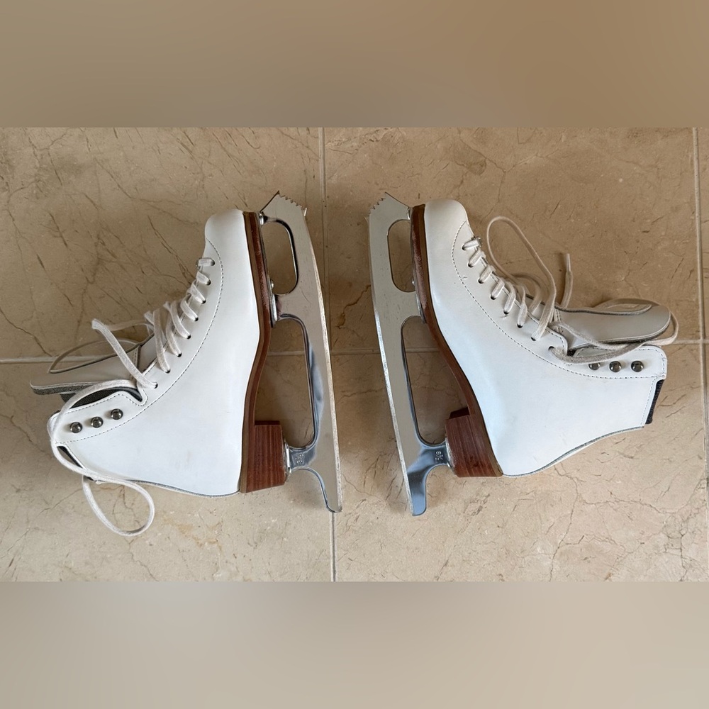 RIEDELL Stride Figure Skate - Size Junior 1-1/2